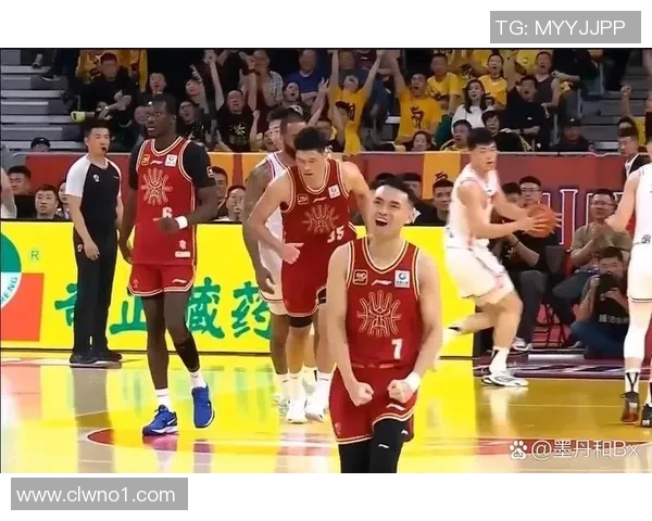 山西男篮与四川队激战正酣谁能在这场对决中笑到最后